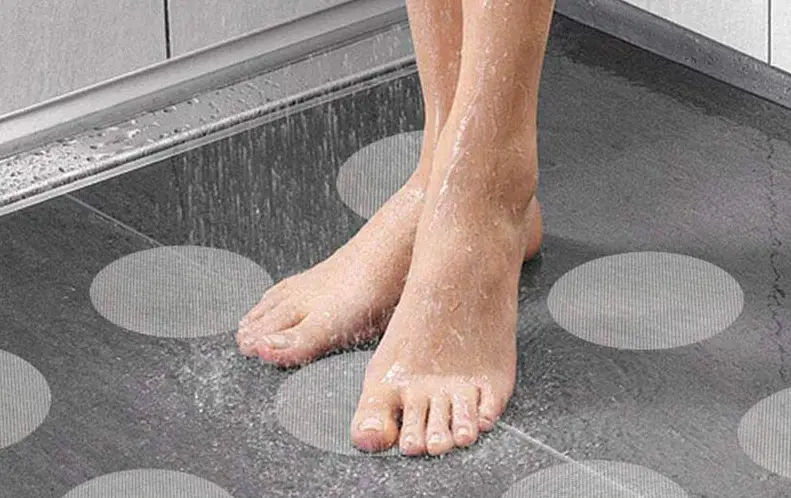 Textured grip strips for maximum traction